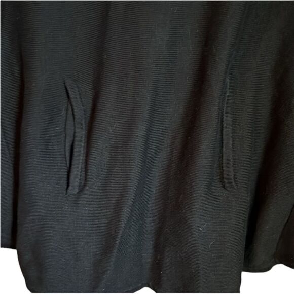 White House Black Market Black knit Poncho.‎ Size xs - Picture 8 of 8